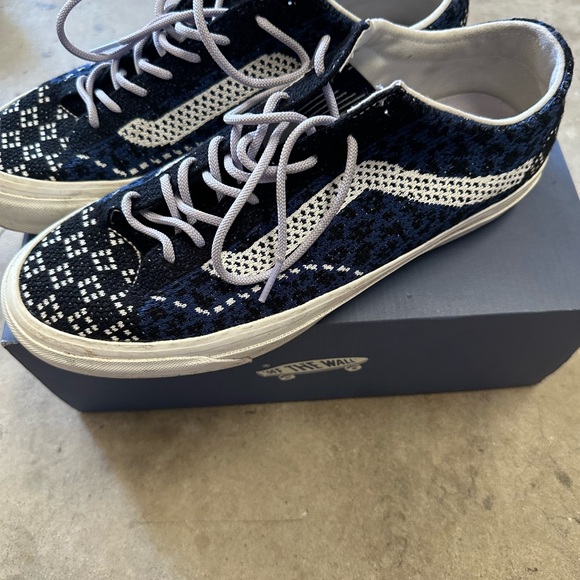 Vans - Picture 3 of 4